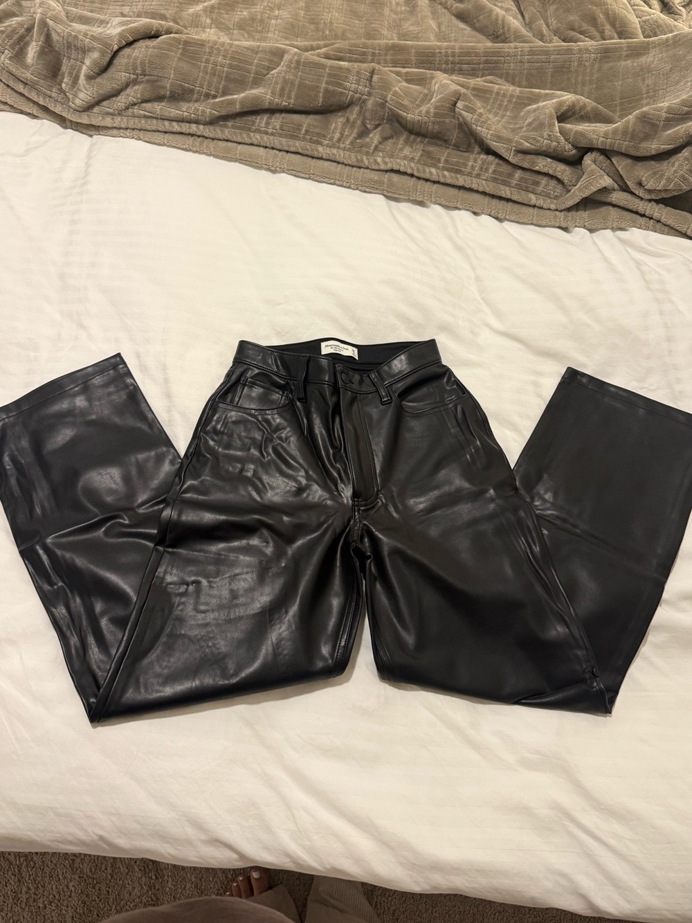 Abercrombie & Fitch Black Leather 90’s Relaxed High Rise Pants